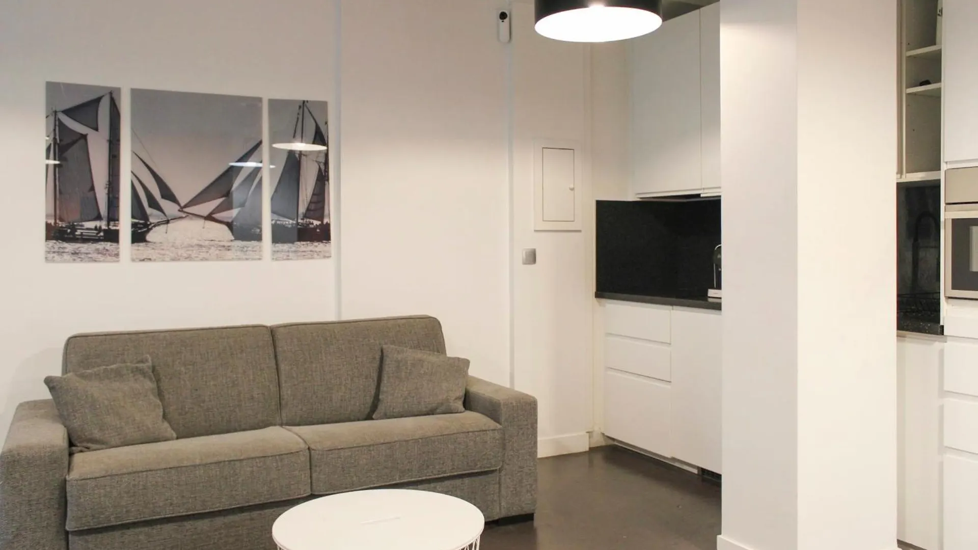 Bright Flat With Terrace Апартаменты